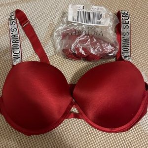 Victoria’s Secret Pattie’s and bra set